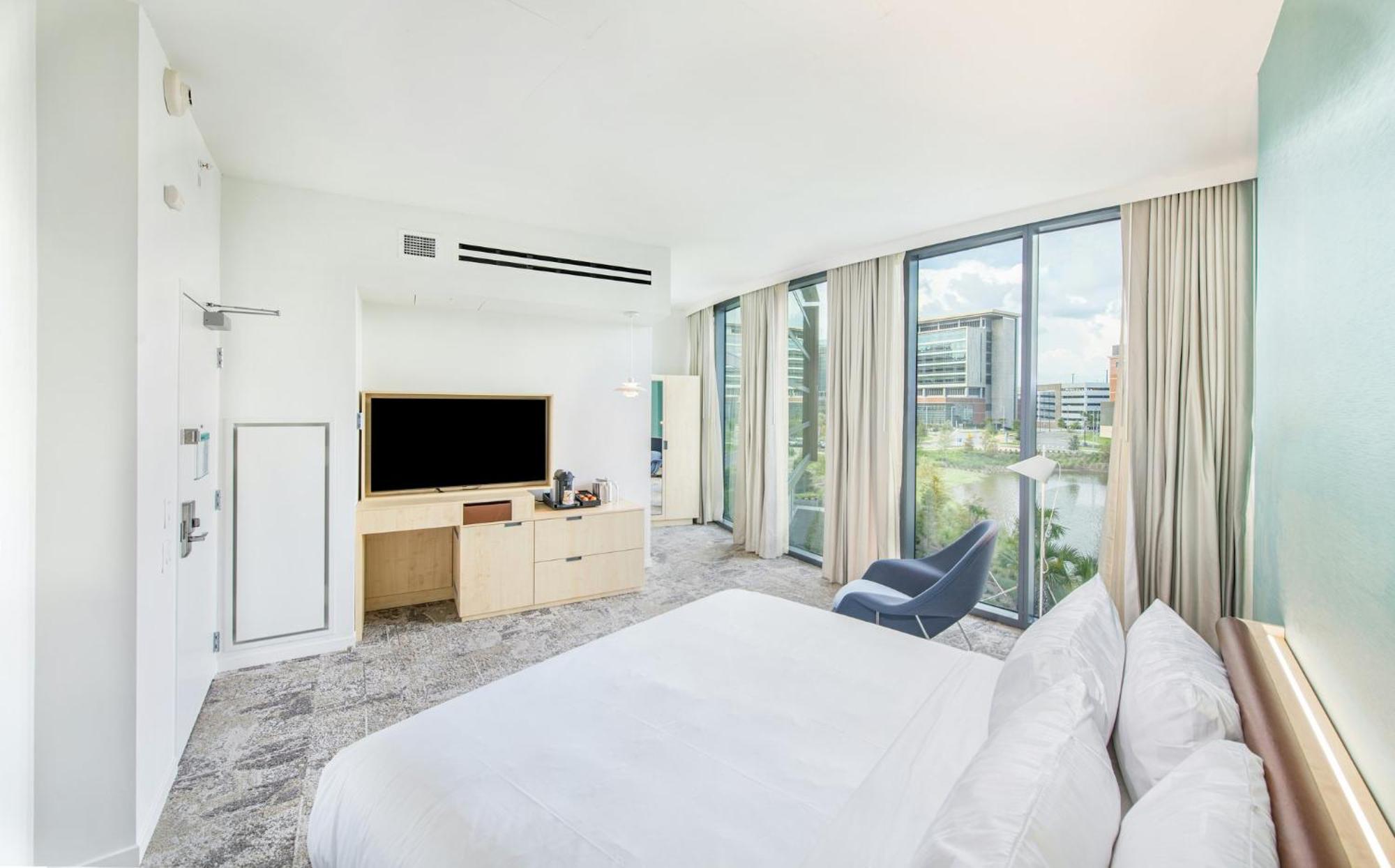 Studio Lake View